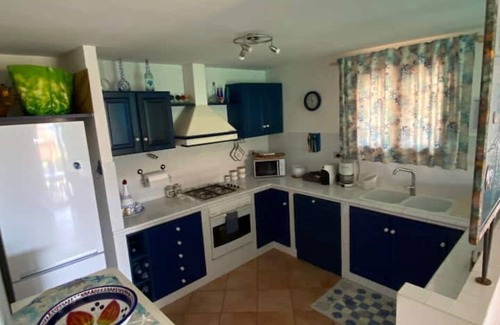 Case Peschiera-Lu Fraili Villa | Villa with large garden and sea view in San Teodoro
