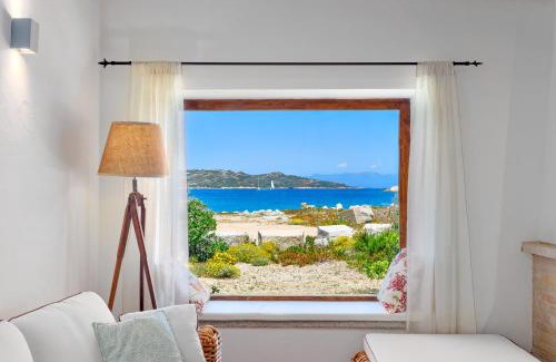 La Maddalena Villa | Villa Itaca - Swimming pool by the Sea