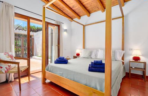 La Maddalena Villa | Villa Itaca - Swimming pool by the Sea