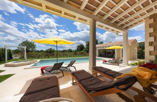Kringa Villa | Villa Jakob with Pool and Sauna