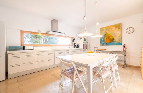Es Palmer Villa | Villa 'Jara' with Private Pool, Terrace and Wi-Fi