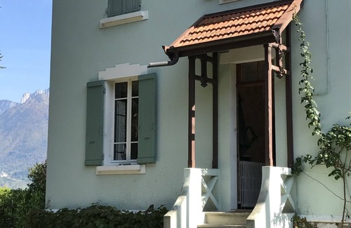 Sevrier House | VILLA JEANNOT PIEDS DANS L'EAU mini 2 nuits
