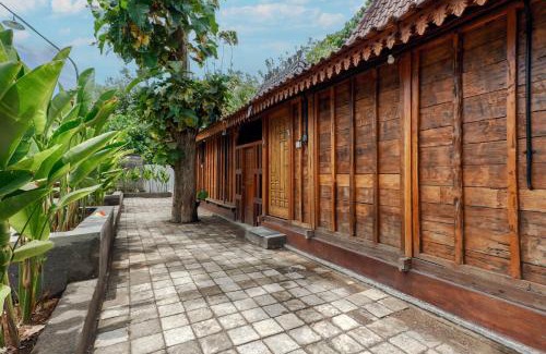 Mas Villa | Villa Joglo Taman Reren