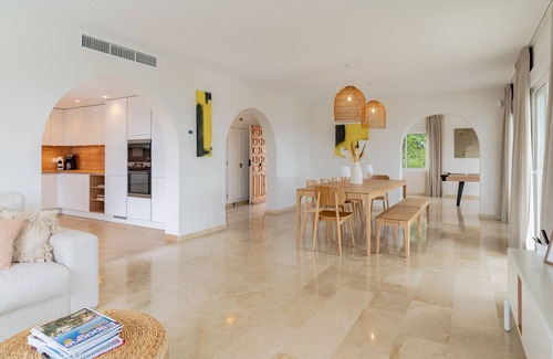 Puerto de la Duquesa Villa | Villa Joya de Guadalupe 2421