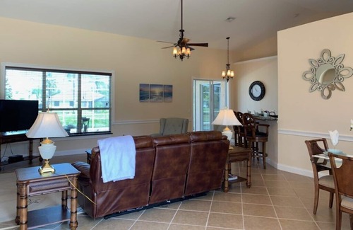Pebble Beach House | Villa Joyce Ann .Kick Back & Relax! 3/2 Deluxe Home w/ Canal View