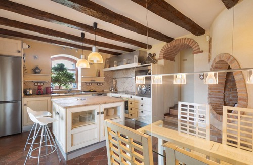 Pineda de Mar Villa | Villa 'Juli' with Mountain View, Wi-Fi and Air Conditioning