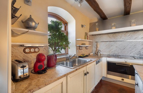 Pineda de Mar Villa | Villa 'Juli' with Mountain View, Wi-Fi and Air Conditioning