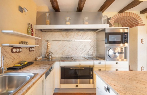 Pineda de Mar Villa | Villa 'Juli' with Mountain View, Wi-Fi and Air Conditioning