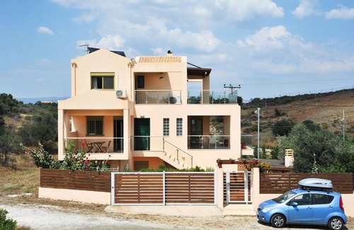 Ermionida Villa | Villa Julie - a relaxing family home place near the beach.