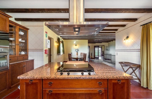 Usseira Villa | Villa Junceira: luxury hideaway near the Castle
