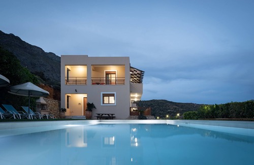 Vizari Villa | Villa Kadiani - Only 4km away from the beach