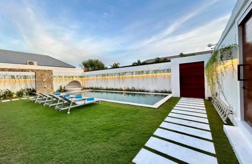 Sunset Road Villa | Villa Kawis Seminyak