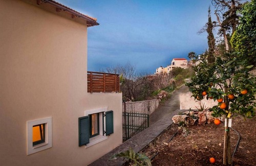 Makhairoi Villa | Villa Kirke - Four Bedroom Villa, Sleeps 9