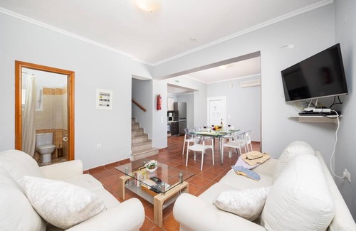 Kateleios Villa | Villa Kostis - Three Bedroom Villa, Sleeps 6
