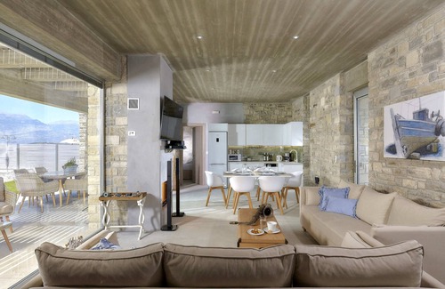 Kamilari Villa | Villa Kouros | 2 bedroom villa with a private pool | sleeps 6