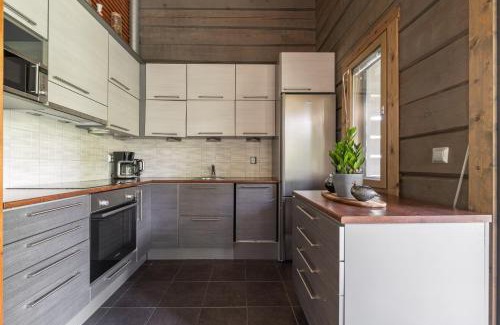 Tahkovuori Apartment | Villa Kultaranta B - Comfy Cabin Retreat in Tahko with Hot Tub & Sauna