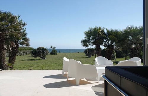Batz-sur-Mer Villa | Villa "La Loubine" contemporary thatched cottage facing the sea