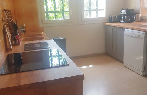 Lunel Villa | Villa "la noune" with fully air-conditioned pool near the beach