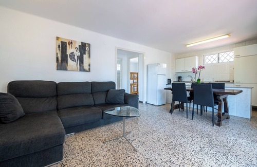 Vilafortuny House | Villa La Palmera with Terrace, Shared Pool & A/C