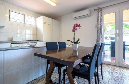 Vilafortuny House | Villa La Palmera with Terrace, Shared Pool & A/C