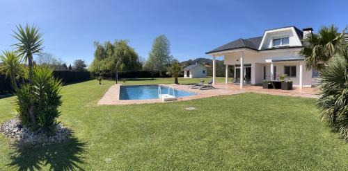 Parbayon Villa | Villa LA PERLA con piscina privada