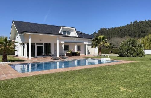Parbayon Villa | Villa LA PERLA con piscina privada