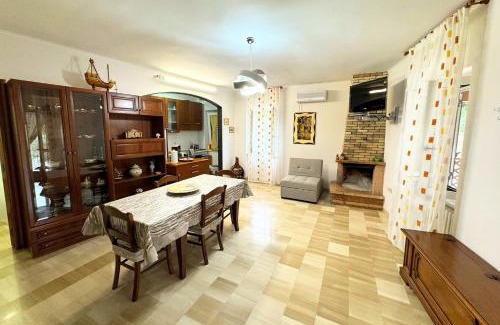 Monte Sant'Angelo Villa | Villa La Tesa