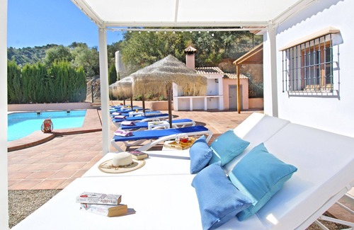 Cutar Villa | Villa Las Palomeras,Costa Del Sol, 12 Pers,WIFI, BBQ, terrace,Petfriendly