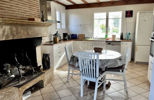Aiguillon Villa | Villa Le parc de Gouts with pool, close to the pond