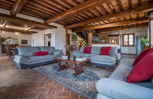 Corsanico Villa | Villa Le Querce by Nicola Real Estate