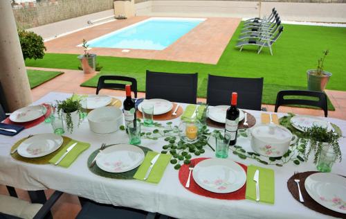 Canyelles Villa | Villa Lia 10 Minutes Drive Sitges Very confortable AC Pool XL Garden Sunny oriented