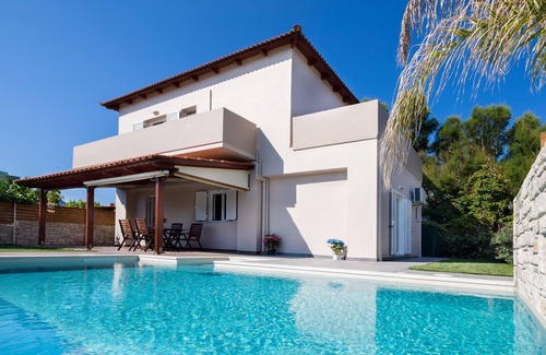 Nopigia Villa | Villa Liakada: Directly At The Sea with private pool