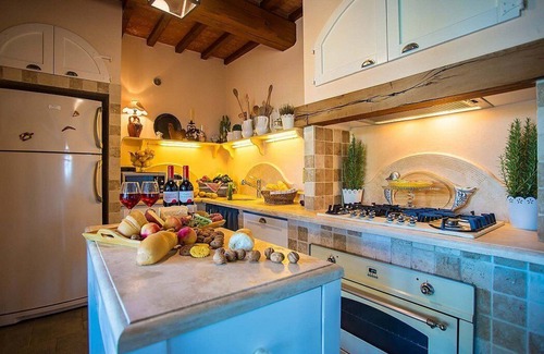 Peccioli Villa | Villa Lirica: An elegant historical villa surrounded by the greenery, with Free WI-FI.
