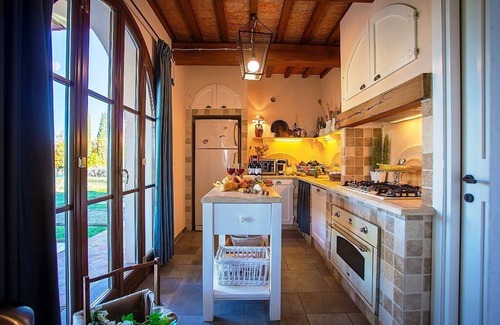 Peccioli Villa | Villa Lirica: An elegant historical villa surrounded by the greenery, with Free WI-FI.