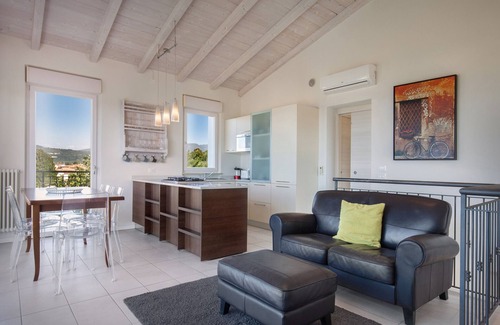 Cisano Villa | Villa Lisi With Pool