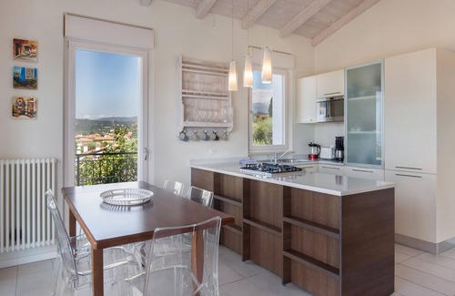 Cisano Villa | Villa Lisi With Pool