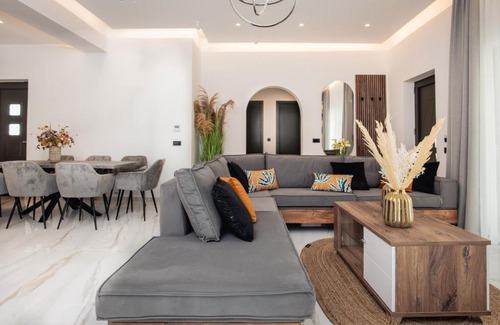 Gaitanion Villa | Villa Llaha Gabrijela - Luxurious Private Escape with Pool in Nature - By Villa Mana Gers