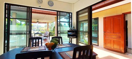 Kram Villa | Villa Lomakoti - Cozy Stay Near Laem Mae Phim, Big Pool in Village - วิลล่าส่วนตัวใกล้ทะเล