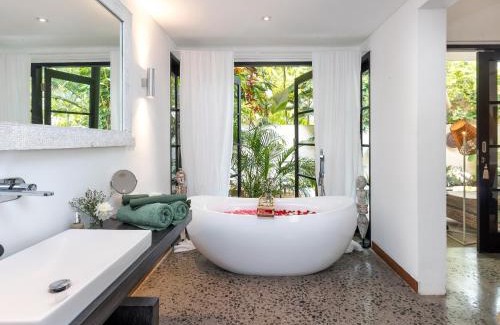 Nyuh Kuning Villa | Villa Lora by Villa Finder