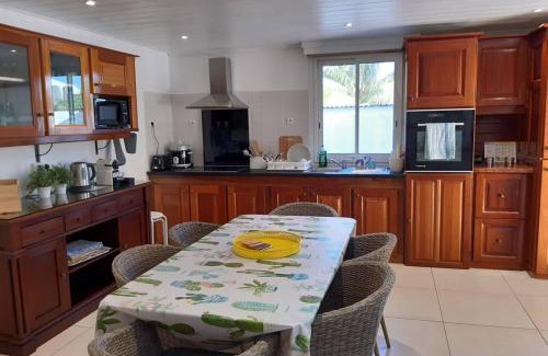 Etang Sale Les Bains House | VILLA LORET