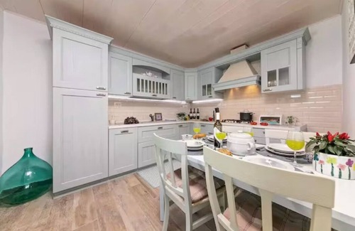 Bartici House | Villa LULU with heated pool, sauna and hot tub