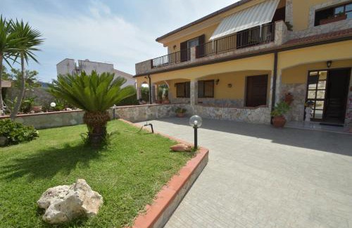 Isola House | Villa Lumari