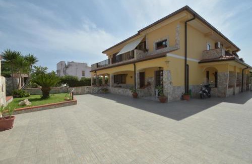 Isola House | Villa Lumari