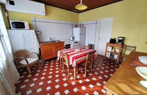 Claouey Villa | Villa lumineuse à 300m de la plage, 5min de l'océan en vélo, jardin et terrasse, proche commerces - FR-1-736-1