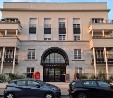 Saint-Cyr-l'Ecole Apartment | Villa Médicis Versailles Saint-Cyr-l'Ecole