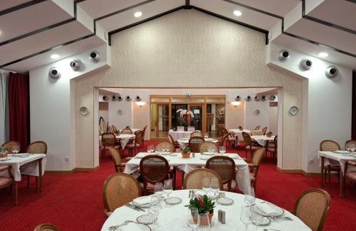 Saint-Cyr-l'Ecole Apartment | Villa Médicis Versailles Saint-Cyr-l'Ecole
