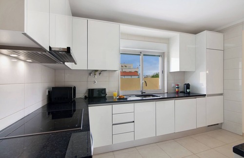 Monte Raposo Villa | Villa 'Machado' with Private Pool, Balcony and Wi-Fi