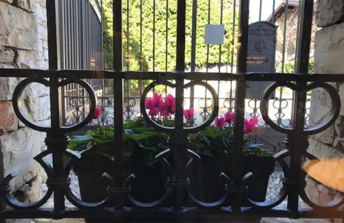 Bozze-Calchera-Villa Apartment | Villa Maddalena