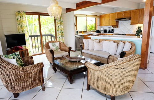 Otumai Villa | Villa Maharepa Beach by ENJOY VILLAS/3 bdrm with AC/2 bath/private pool + beach