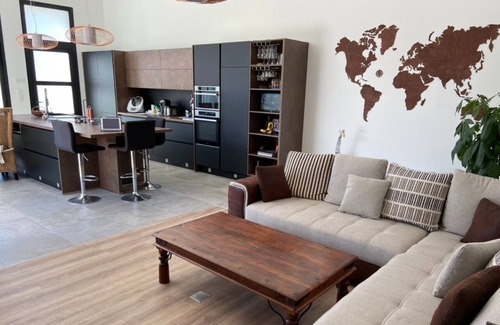 Le Tour-du-Parc Villa | Villa 'Maison Neuve, Jacuzzi, Terrasse' with Private Terrace, Private Garden and Wi-Fi